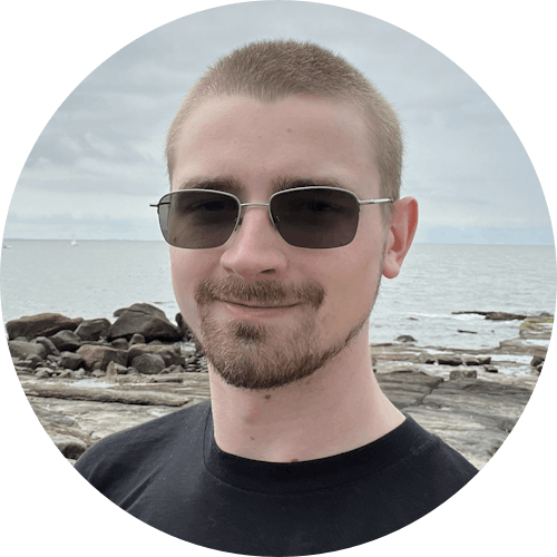 Alan Cutshall beach selfie wearing sunglasses and black shirt